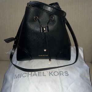 MICHAEL KORS MERCER LEATHER BUCKET BAG DRAWSTRING-Size LARGE